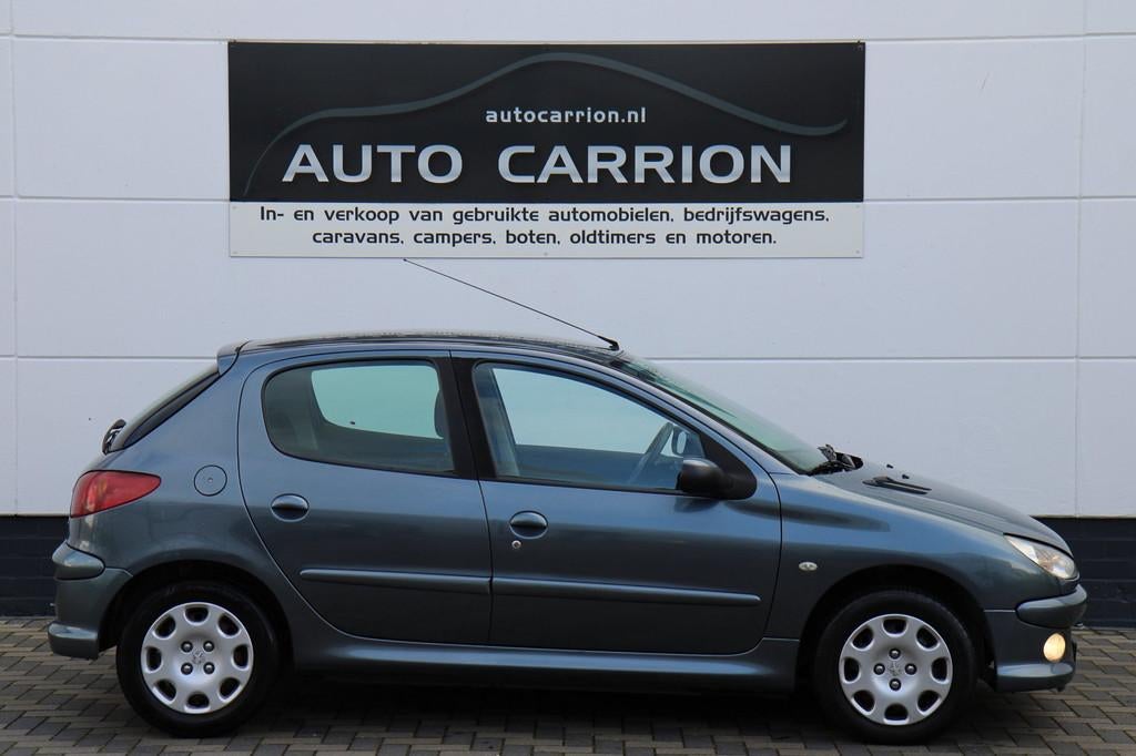 Peugeot 206 1.4 1ste eigenaar airco en zelfs nieuwe APK !, Voorwielaandrijving, Stof, 4 cilinders, Origineel Nederlands