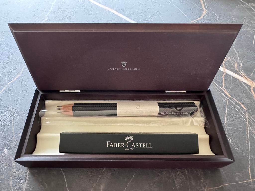 Faber-Castell Pennendoos met Essentio balpen en 2 potloden, Verzamelen, Pennenverzamelingen, Zo goed als nieuw, Balpen, Overige merken