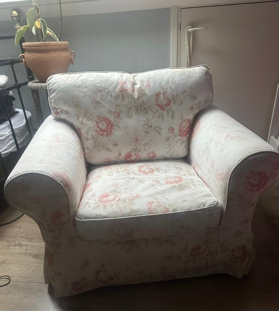 Comfortabele Ektorp Fauteuil met bloemetjeshoes, Ophalen, Gebruikt, 75 tot 100 cm, 100 tot 125 cm