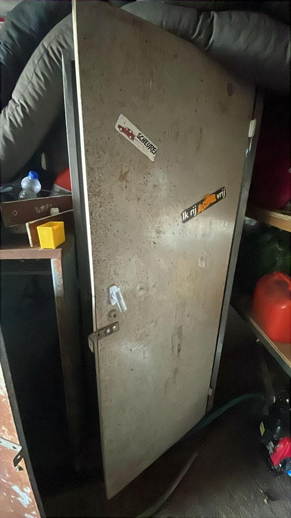 Metalen kast met planken, Ophalen, Gebruikt