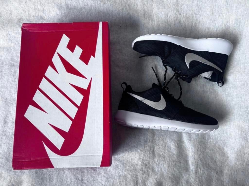 Nike Roshe Run Zwart 38,5, Verzenden, Zwart, Nieuw, Sneakers of Gympen