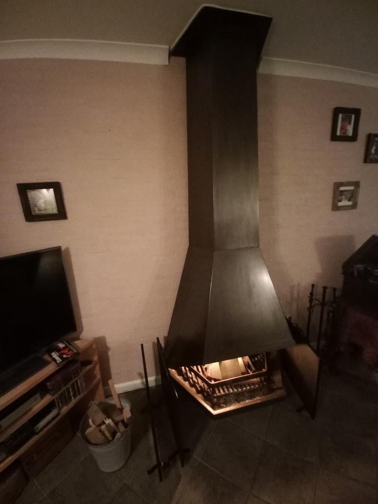 Open haard, Ophalen, Hangende haard, Houthaard