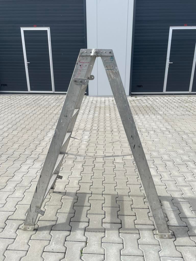 Stevige ladder 141 cm, 6 treden - Schilder trap - Ladder, Ophalen, Gebruikt, Ladder, Opvouwbaar of Inschuifbaar
