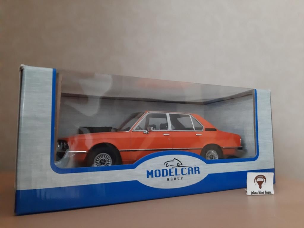 BMW 5-serie (E12) 1974 Oranje van MCG 1:18, Hobby en Vrije tijd, Modelauto's | 1:18, Overige merken, MCG, Auto, Nieuw