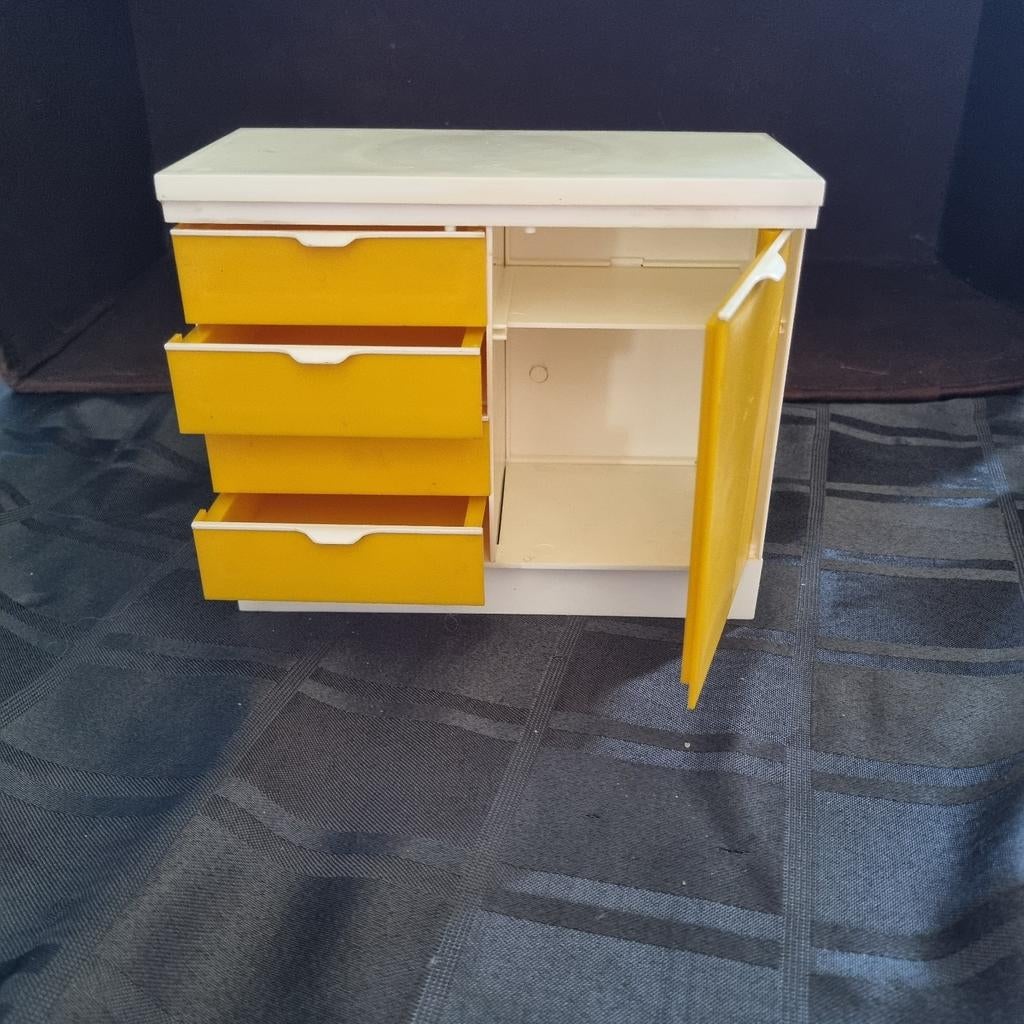 Sindy Pedigree keuken kast met deur en 4 lades, Verzamelen, Ophalen of Verzenden, Gebruikt, Poppenhuis