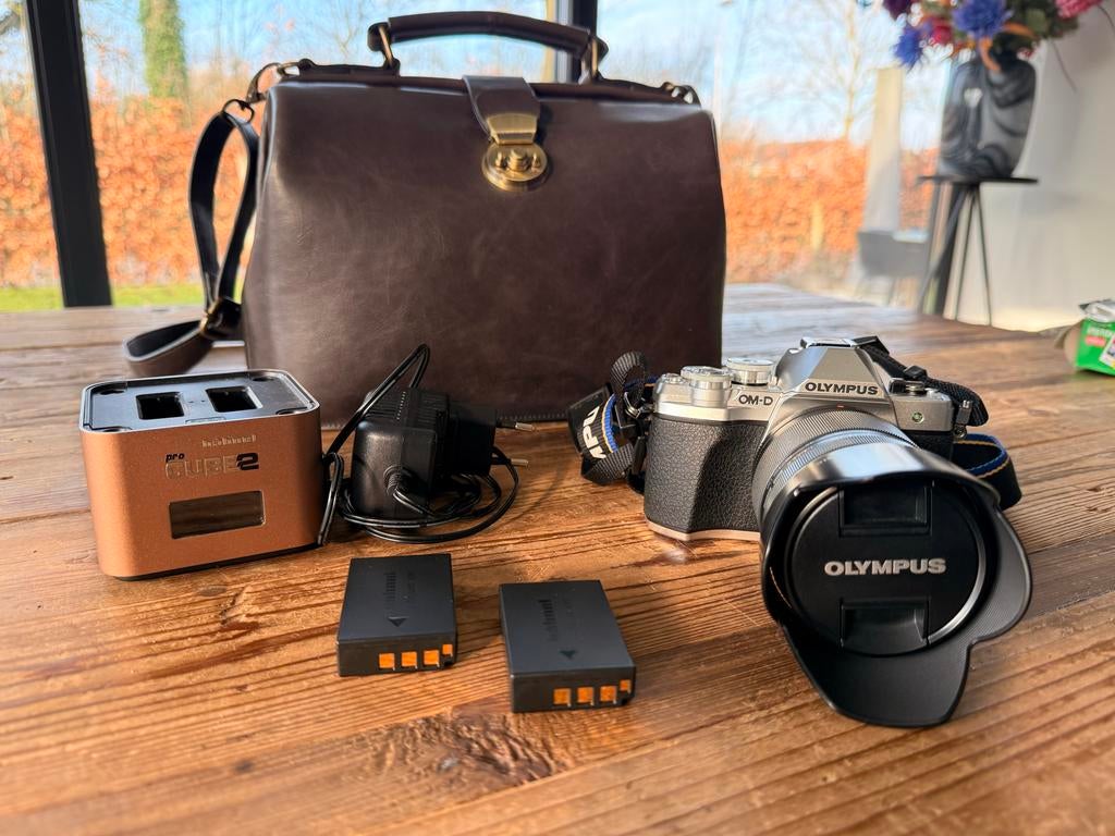 Olympus OM-D E-M10 Mark III met 14-150mm lens, Audio, Tv en Foto, Fotocamera's Digitaal, Ophalen, Gebruikt, Compact, Olympus