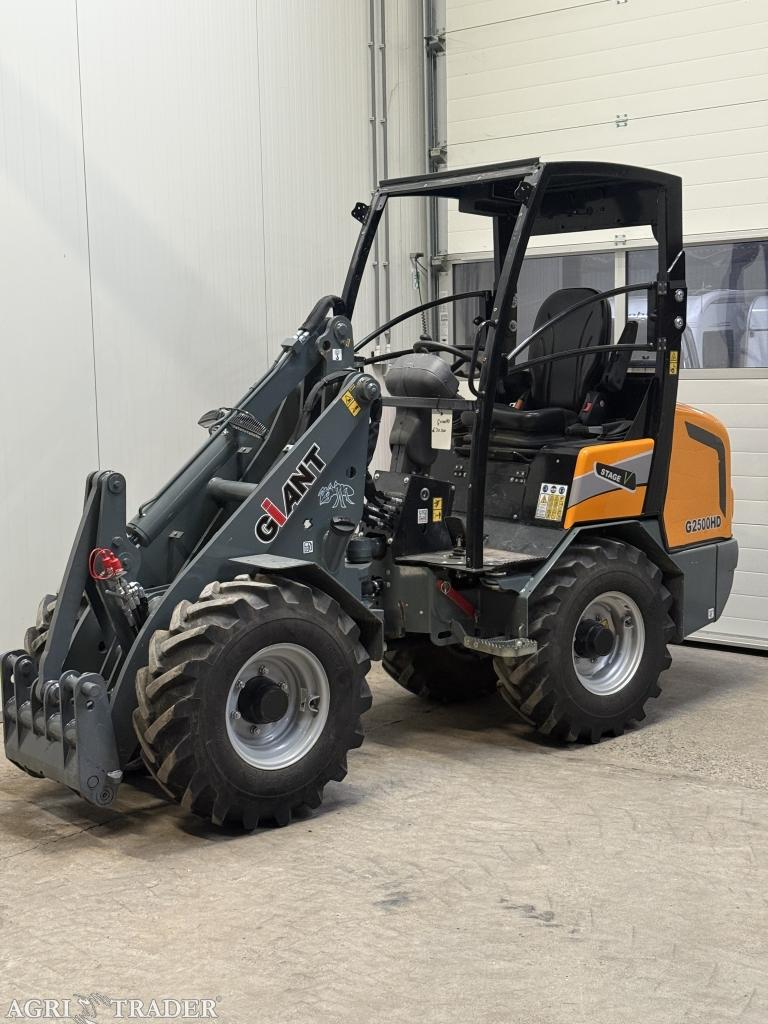 Giant g2500 HD ( 195 uur ), Zakelijke goederen, Machines en Bouw | Kranen en Graafmachines, -, Niet opgegeven, Ophalen of Verzenden