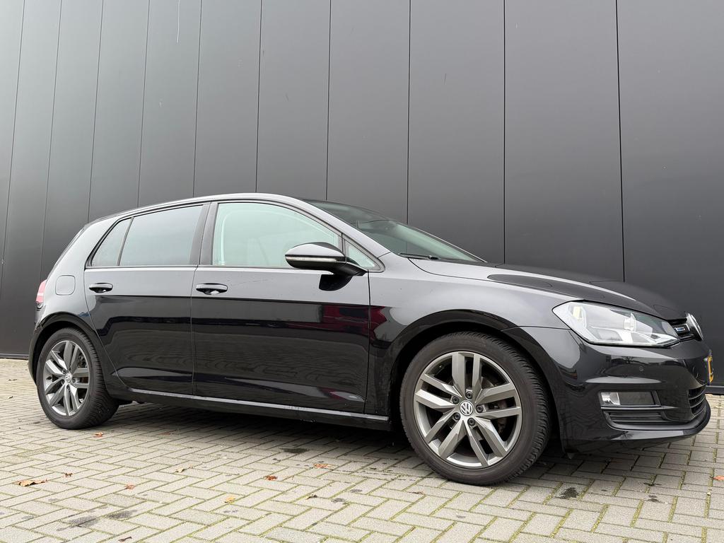 Volkswagen Golf 1.0 Connect NIEUW DISTRIBUTIE, Carpl, Camera, Voorwielaandrijving, Stof, Zwart, USB