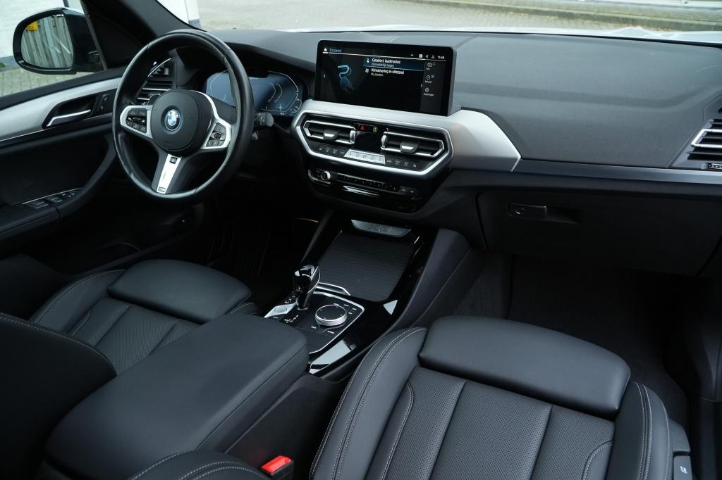 BMW X3 30e xDrive M-Sport I Pano I ACC I 20 inch (bj 2023), Automaat, 1998 cc, Gebruikt, Zwart
