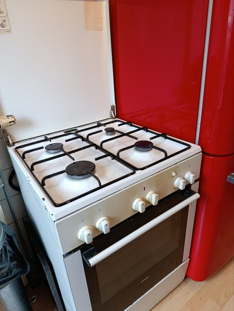 Gratis - Siemens Gasfornuis met Oven, Witgoed en Apparatuur, Fornuizen, Ophalen, Gebruikt, 4 kookzones, Gas