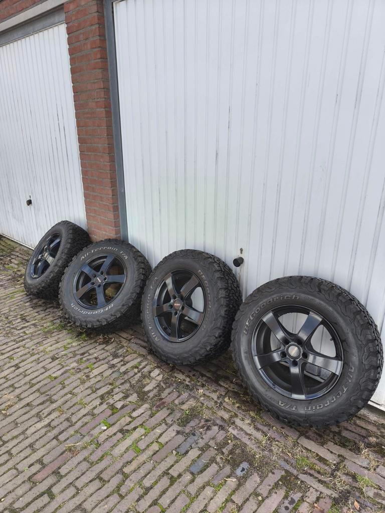 banden voor Land Rover, Ophalen