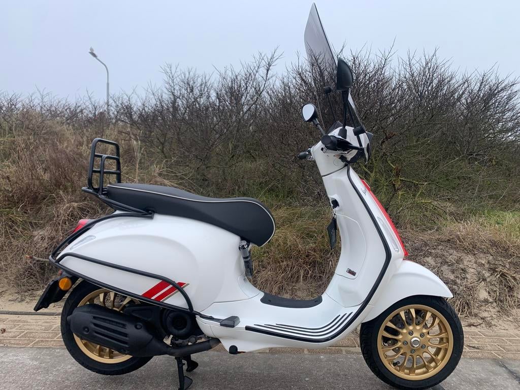 Vespa Sprint i Get, Bj 2024, Rijdt Perfect, Wit, 7854 km., Overige modellen, Maximaal 45 km/u, Ophalen of Verzenden, Zo goed als nieuw