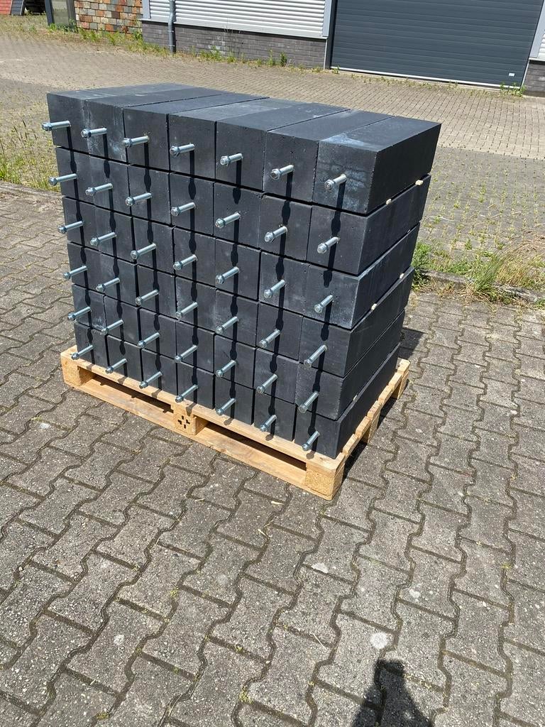 ACTIE: Betonpoeren, Ophalen, Zo goed als nieuw