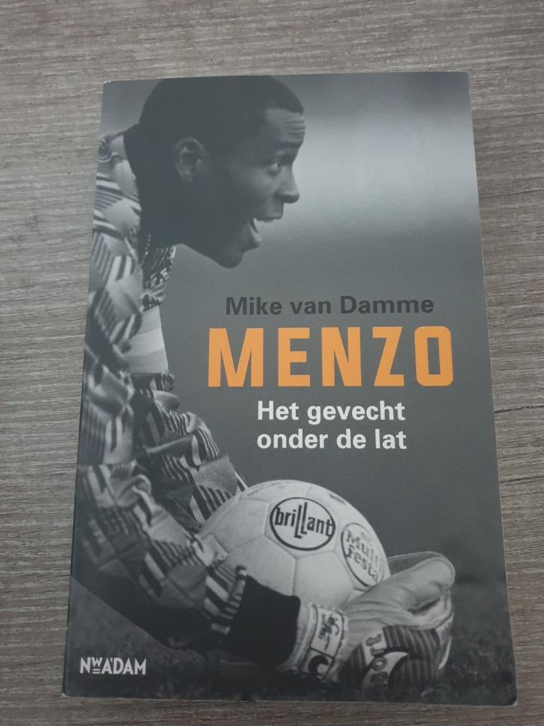 Menzo: Het gevecht onder de lat - Mike van Damme, Ophalen of Verzenden, Gelezen, Mike van Damme, Sport