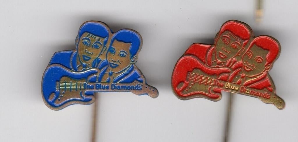 2 speldjes THE BLUE DIAMONDS RIEM EN RUUD DE WOLFF (A9), Verzamelen, Speldjes, Pins en Buttons, Verzenden, Gebruikt, Overige onderwerpen