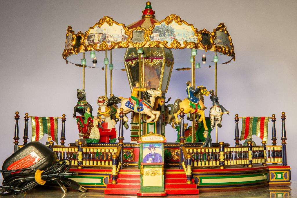Mr. Cristmas Carousel, Ophalen, Gebruikt, Groter dan 1:32