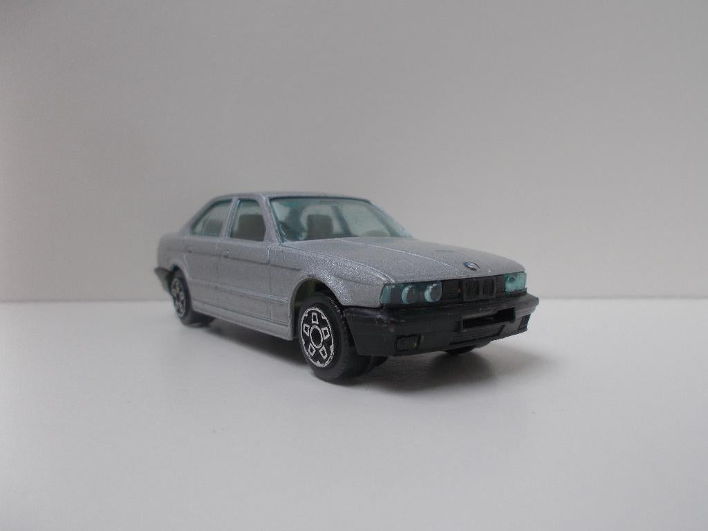 5420 BMW 535i E34 Bburago (Burago) 1:43, Ophalen of Verzenden, Gebruikt, Auto, Overige merken