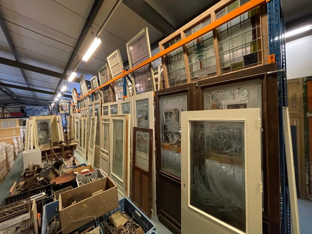 Diverse glas in lood ramen, deuren, ijzerwaren, roosters enz, Ophalen