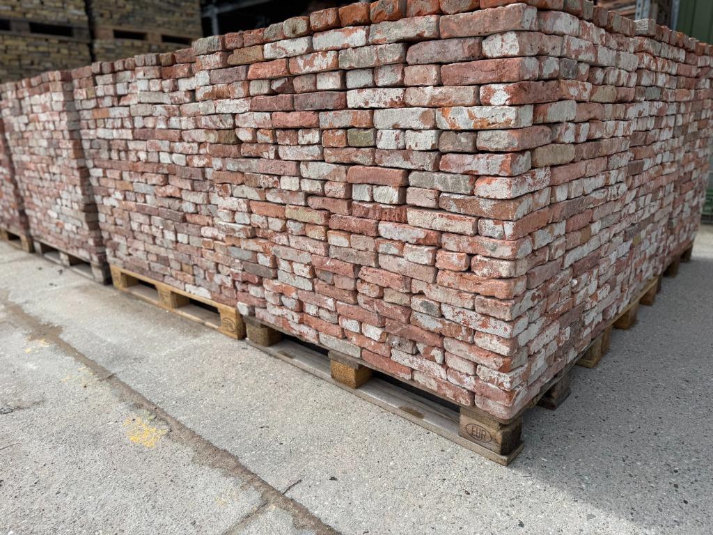 600m2 antieke Friese rode metselsteen 1 partij 20x4,5x10cm.