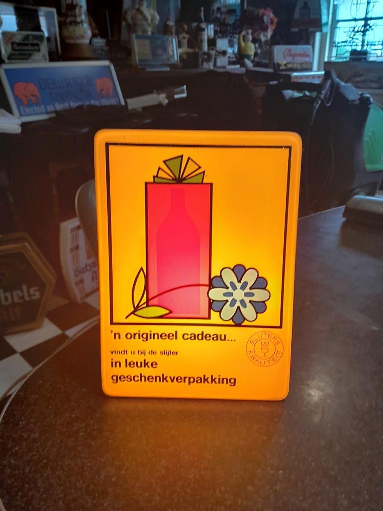 Oud licht bakje uit slijterij in, Ophalen, Zo goed als nieuw, Reclamebord