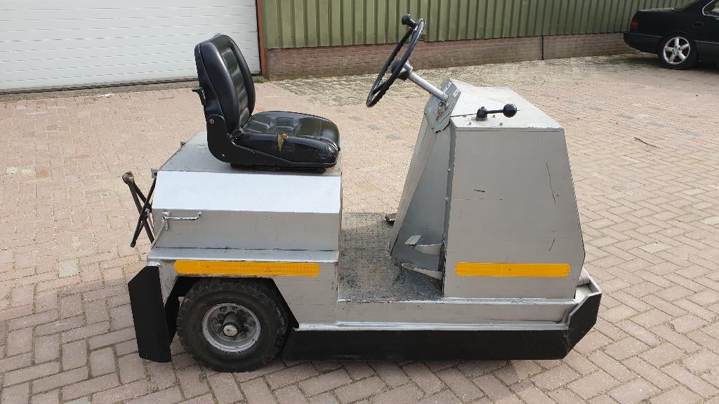 zeer degelijke spijkstaal elektrotrekker transportkar, Zakelijke goederen, Machines en Bouw | Heftrucks en Intern transport, Ophalen