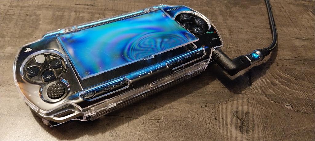 Sony PSP 1004 met hoes en usb-c laden 64GB geheugen, Spelcomputers en Games, Spelcomputers | Sony PSP, Ophalen of Verzenden, Gebruikt