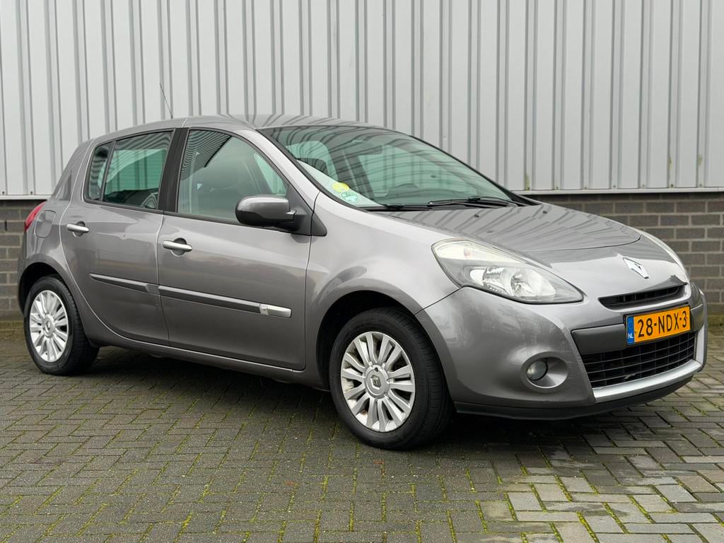 Renault Clio 1.2 TCe Collection |Airco|Navi|CuiseCtrl|Trekha, Voorwielaandrijving, Euro 5, Gebruikt, Zwart