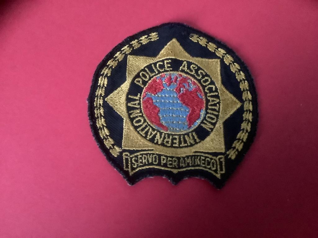 Badge van de IPA Police, Verzamelen, Ophalen of Verzenden, Marechaussee, Nederland, Embleem of Badge