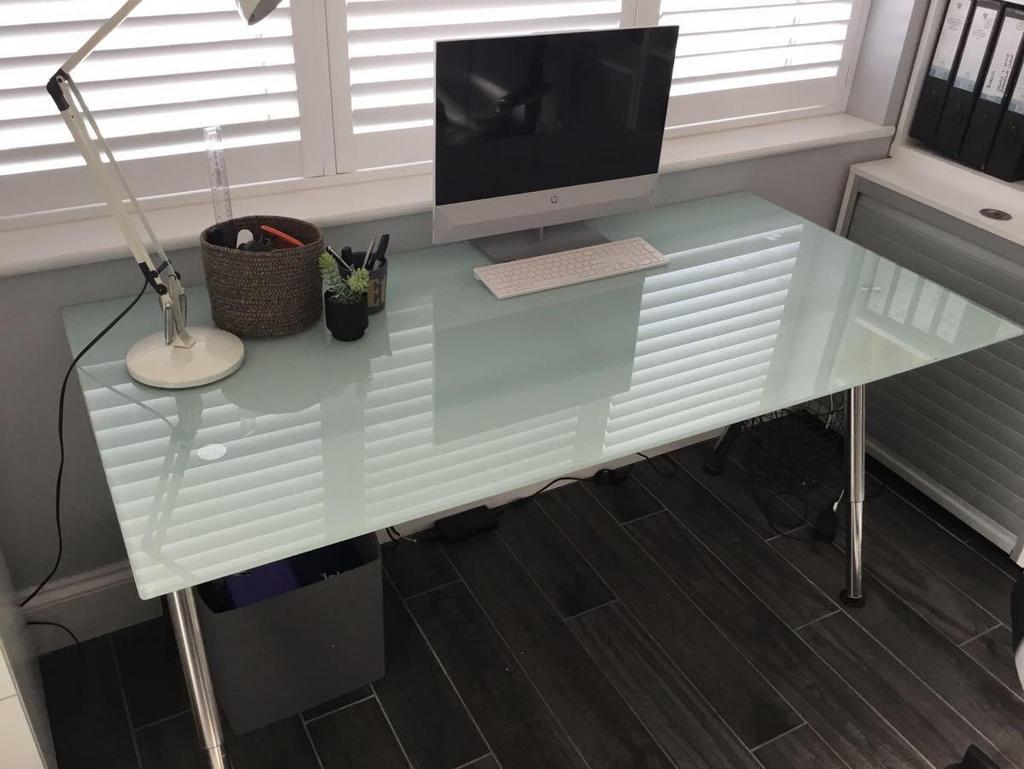 Mooie bureau Ikea Galant te koop!, Ophalen, In hoogte verstelbaar, Zo goed als nieuw