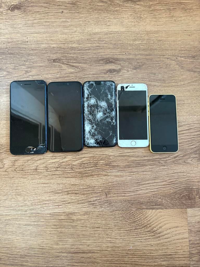 5 iPhones van iPhone 5c tot iPhone 11, 64 GB, Zonder simlock, Niet werkend, Zonder abonnement