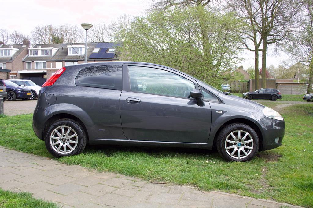 Fiat Punto 1.4 3DR 2008 Grijs, Voorwielaandrijving, Stof, 40 €/maand, 4 cilinders