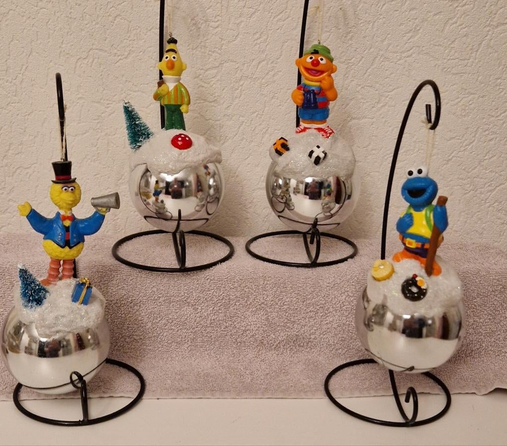 4x leuke kerstballen met Sesamstraat, Diversen, Kerst, Ophalen of Verzenden