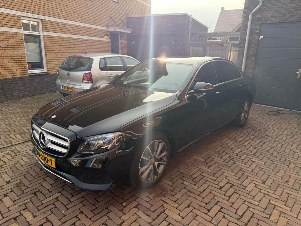 Mercedes-Benz E-Klasse E350 hybride burmester apple carplay, Auto's, Automaat, Achterwielaandrijving, Zwart, Bedrijf