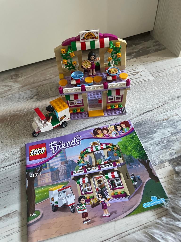 Lego Friends Pizzeria 41311 met scooter en boekje, Ophalen of Verzenden, Zo goed als nieuw, Complete set, Lego