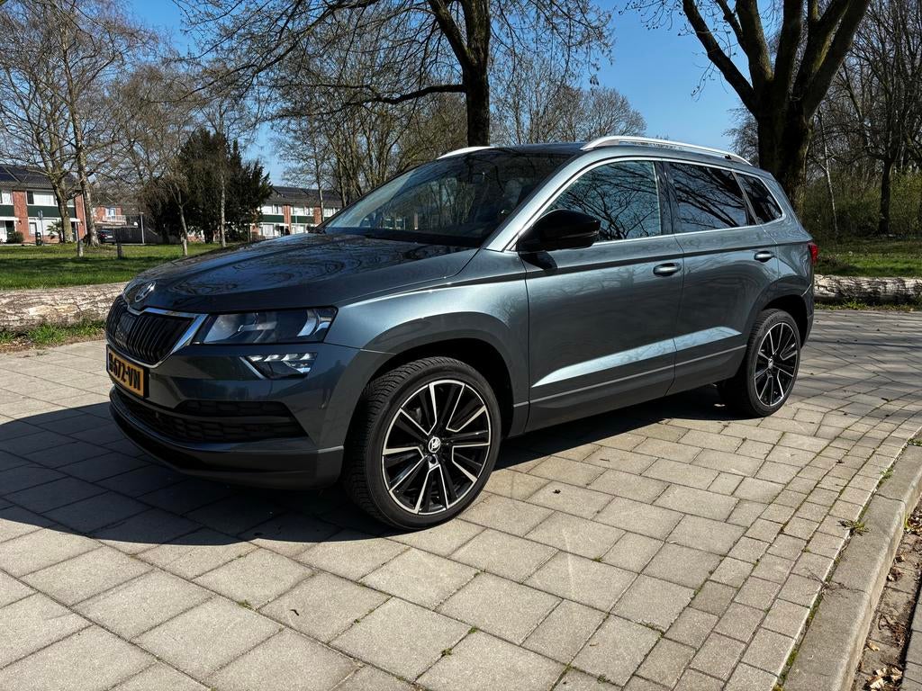 Skoda Karoq 1.5 TSI ACT keyless 150pk DSG-7 automaat 2019, Auto's, 1498 cc, Zwart, 4 cilinders, Karoq