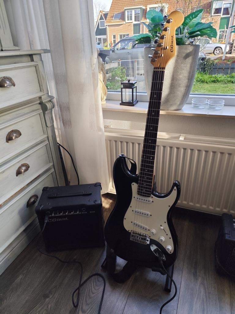 Electrische gitaar met versterker (plug&play), Muziek en Instrumenten, Snaarinstrumenten | Gitaren | Elektrisch, Met versterker