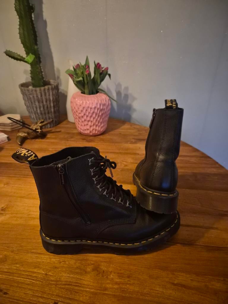 Dr. Martens 1460 Pascal Zip Tumbled Leather Boots, Zwart, Boots, Ophalen of Verzenden, Zo goed als nieuw