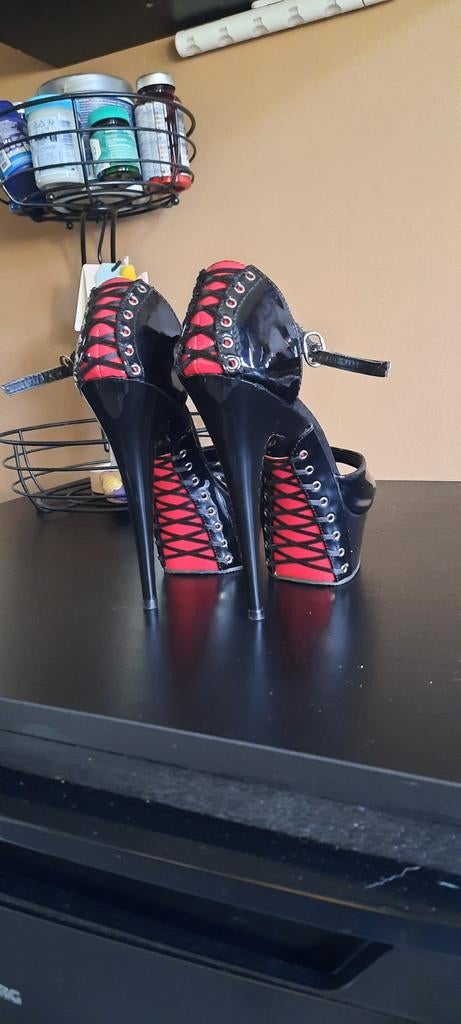 Pleaser hakken, Verzenden, Zo goed als nieuw, Zwart