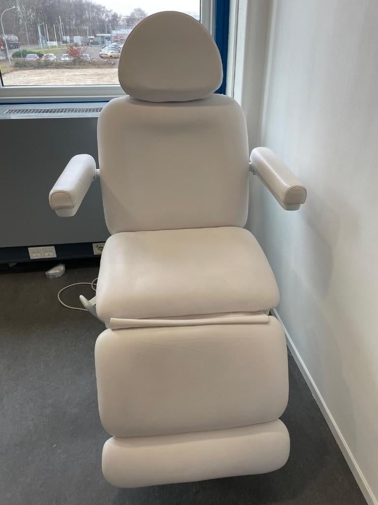 Behandelstoel Physa Bolzano White, Ophalen, Zo goed als nieuw, Wit, Eén