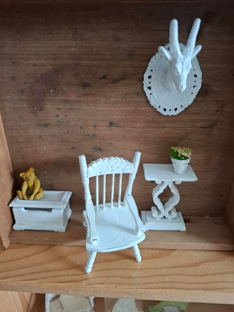 Poppenhuis meubeltjes  tafeltje stoel kist beer brocante, Ophalen of Verzenden, Gebruikt, Poppenhuis