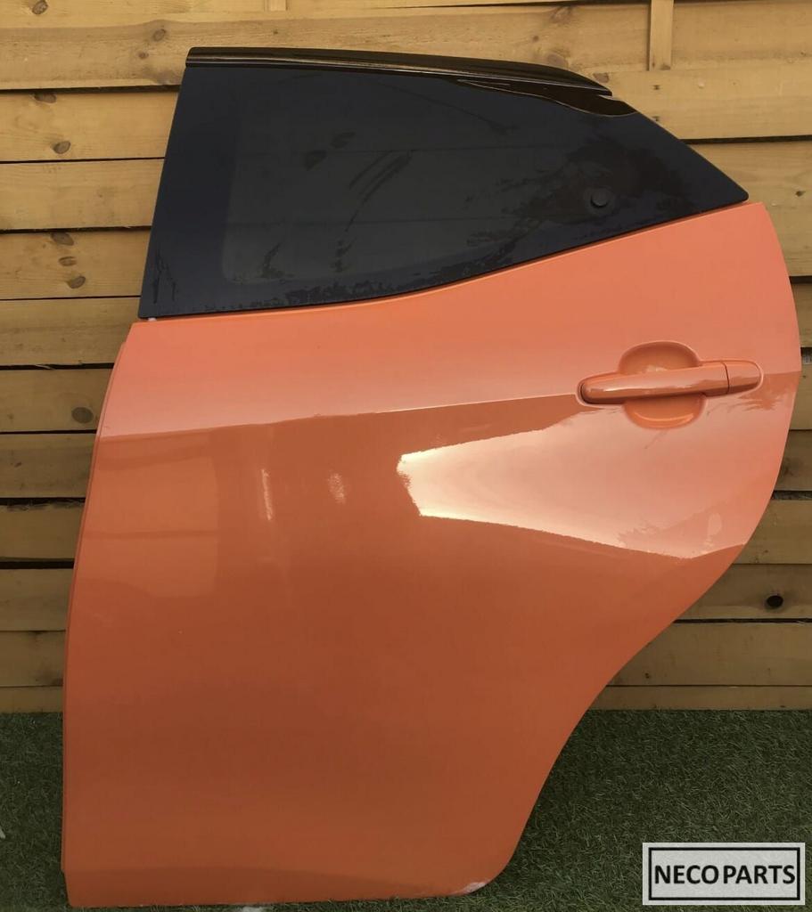 TOYOTA AYGO CITROËN C1 PEUGEOT 108 PORTIER DEUR KLEUR 4Y2, Gebruikt, Achterklep, Ophalen of Verzenden, Toyota