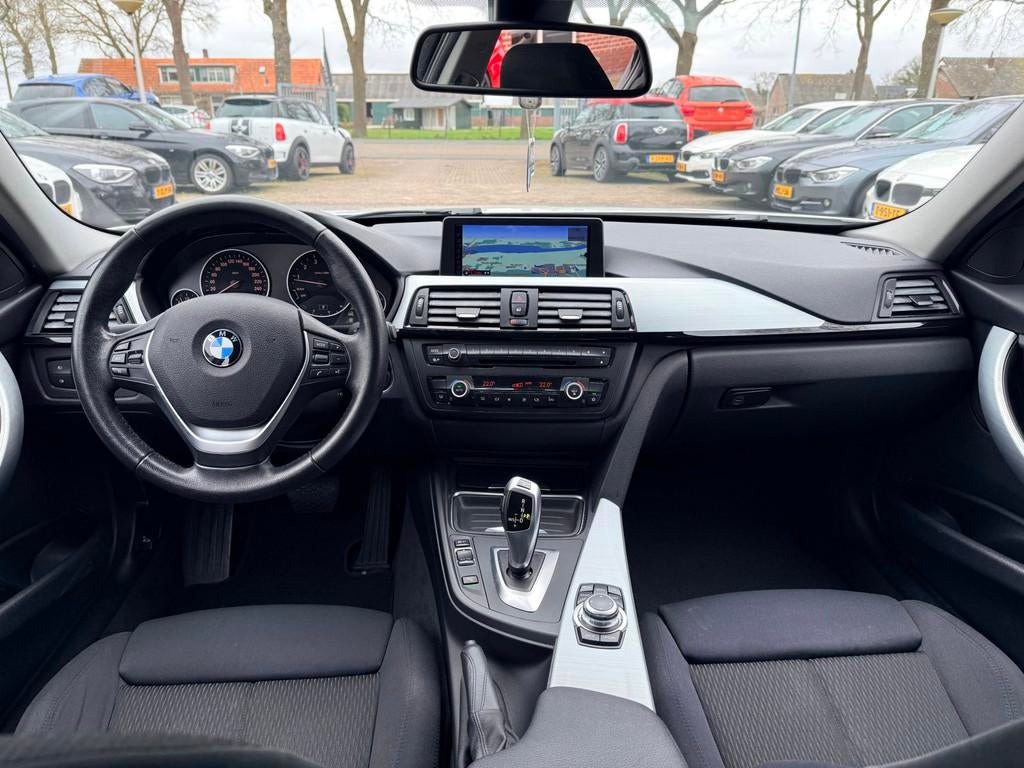 BMW 3-serie 320i High Executive Sport|Nieuwe Ketting|Navigat, Automaat, Euro 5, Gebruikt, Zwart