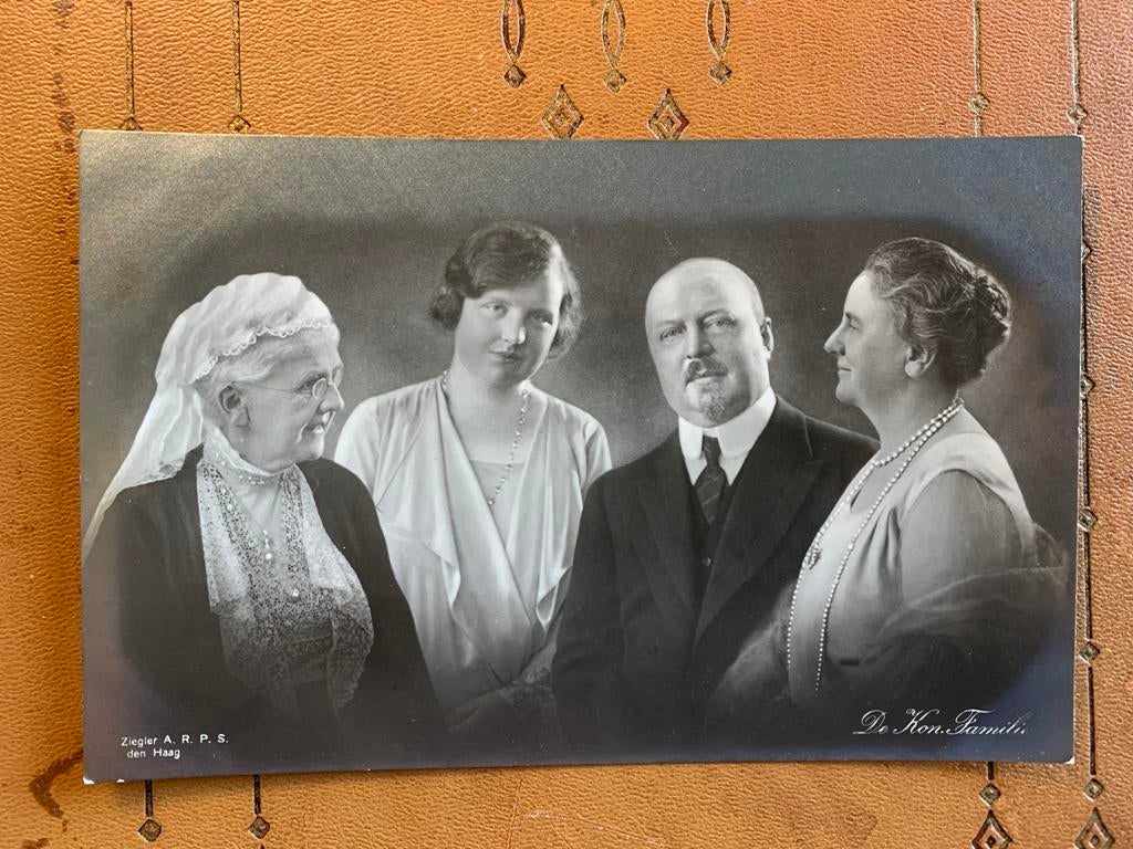 De Koninklijke Familie, Ophalen of Verzenden, 1920 tot 1940, Ongelopen, Sterren en Beroemdheden