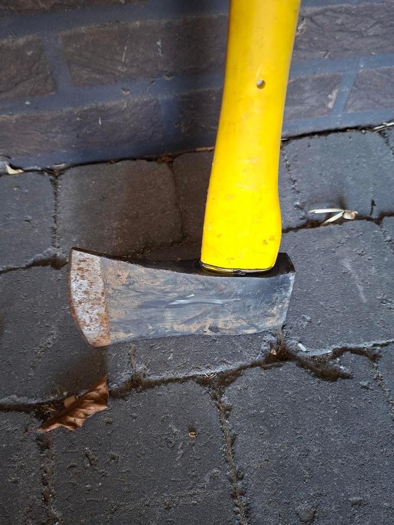 Tk. Bijl 90 cm.lang met kunstof steel, Minder dan 3 m³, Ophalen of Verzenden