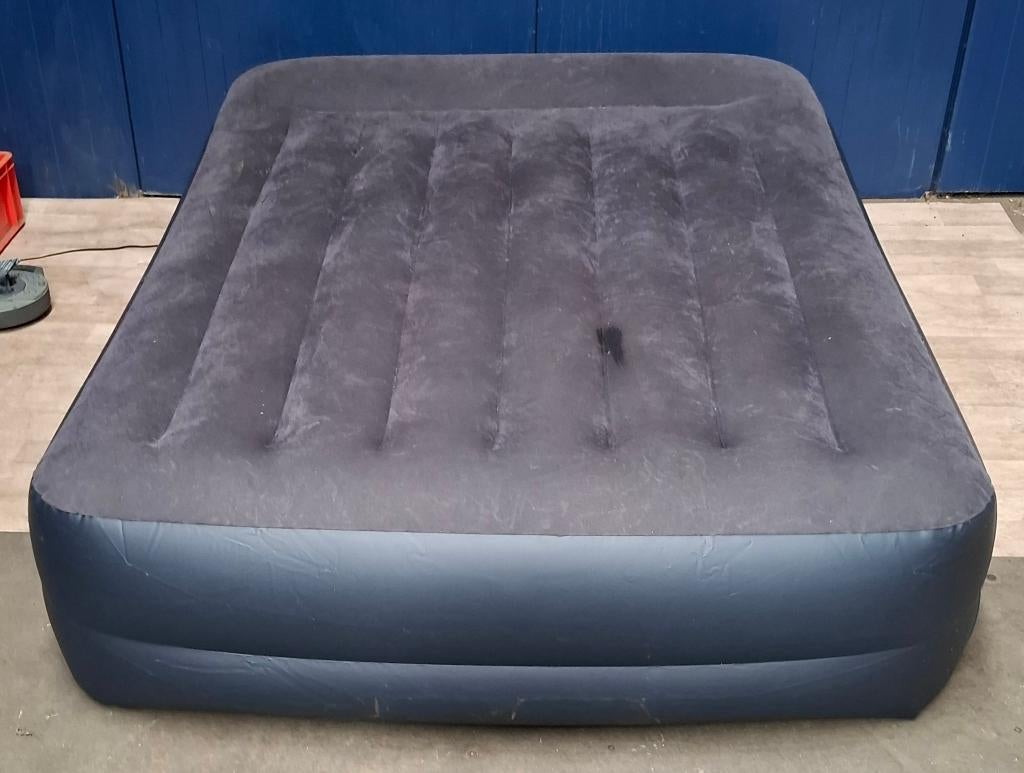 Intex elektrisch luchtbed 140 x 200cm, Ophalen of Verzenden, Ingebouwde pomp, Gebruikt, 2-persoons