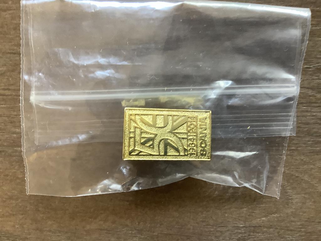 Scania Pin. UK., Ophalen of Verzenden, Nieuw, Speldje of Pin