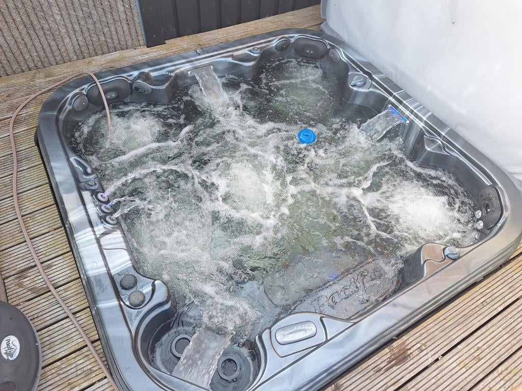 Pacific jacuzzi, Ophalen, Gebruikt, Pomp