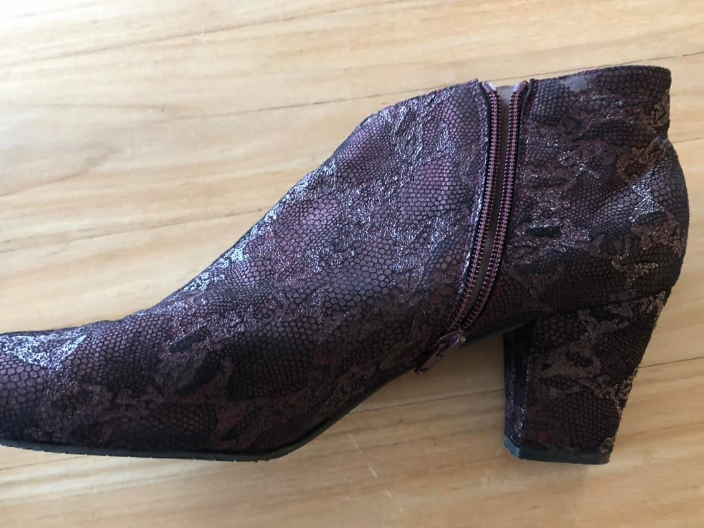 Korte enkel laars / Dameslaars maat 45, Overige kleuren, Lage of Enkellaarzen, Ophalen of Verzenden, Zo goed als nieuw