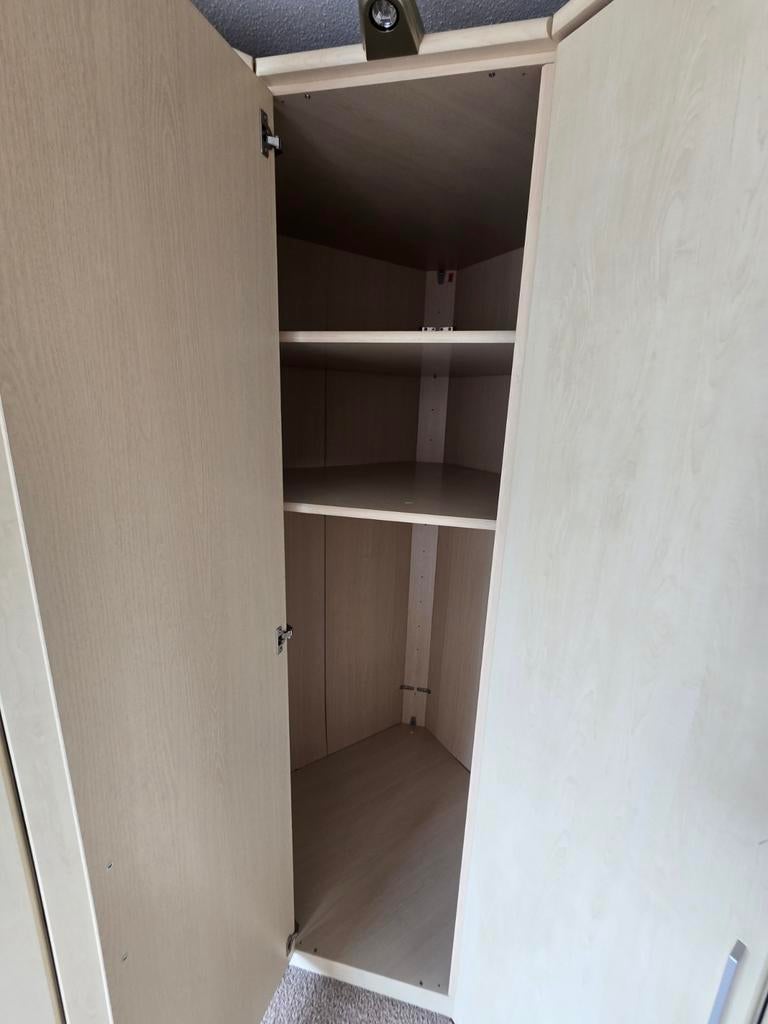 Hoekkast met spiegel en spot verlichting, Huis en Inrichting, Kasten | Kledingkasten, Ophalen