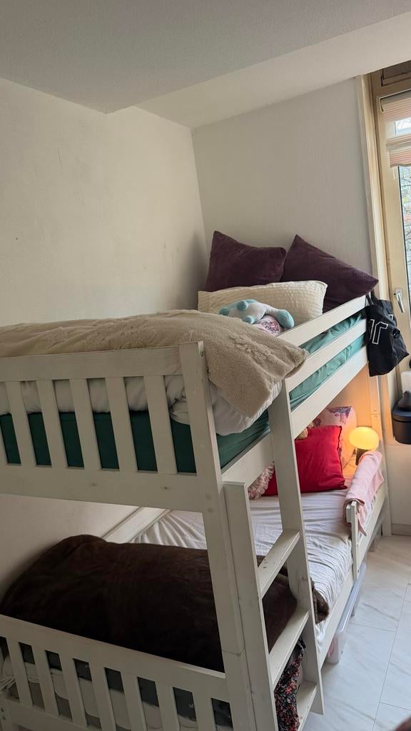 Stevig stapelbed met matrassen. (Zsm ivm verhuizing), Huis en Inrichting, Slaapkamer | Stapelbedden en Hoogslapers, Ophalen, Tweepersoons